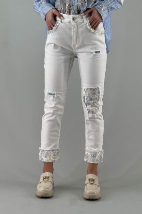 Дамски дънки в бяло