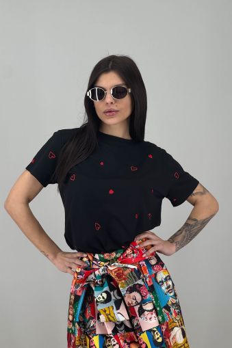 Дамска тениска с мини сърца в черно