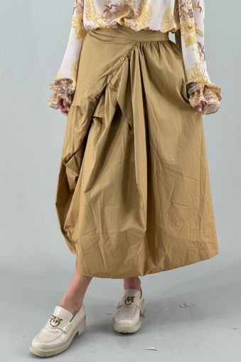 Пола в светло кафяво