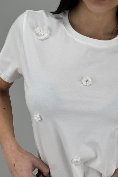 Дамска тениска в бяло