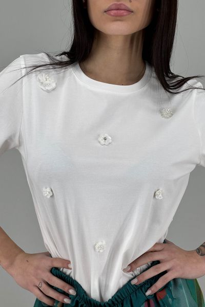 Дамска тениска в бяло