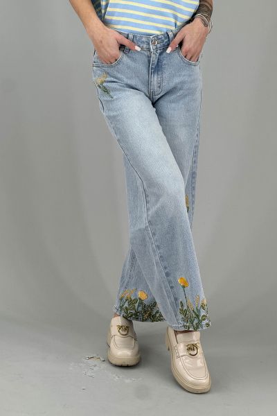 Дамски дънки в светло синьо