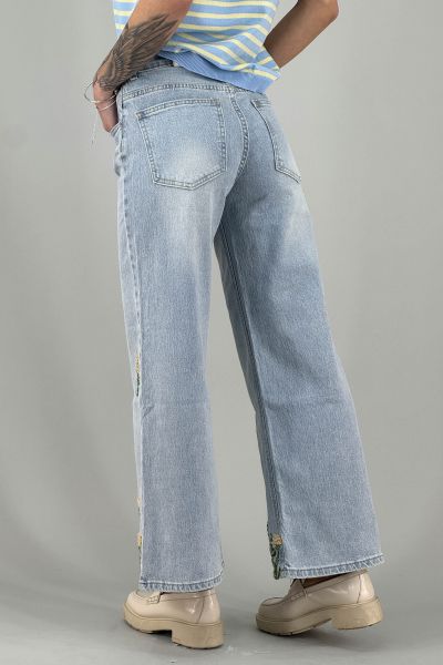 Дамски дънки в светло синьо