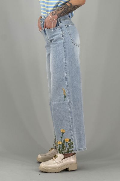 Дамски дънки в светло синьо