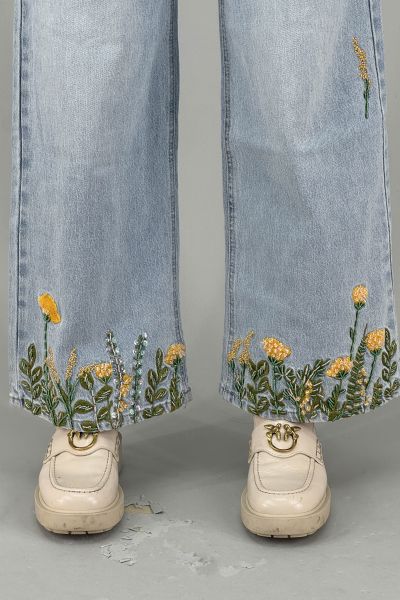 Дамски дънки в светло синьо