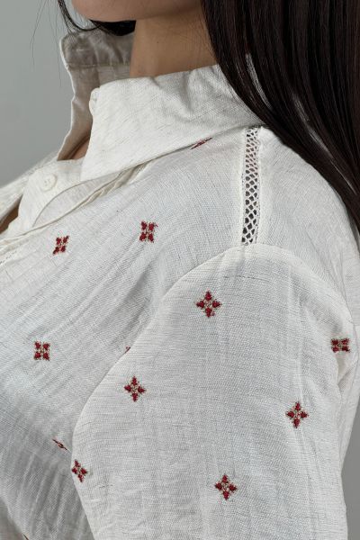 Дамска риза в бяло крем