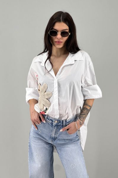 Дамска риза в бяло