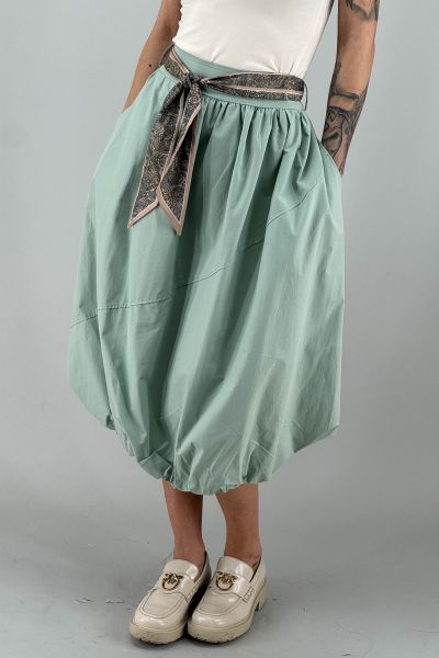 Пола в светло зелено