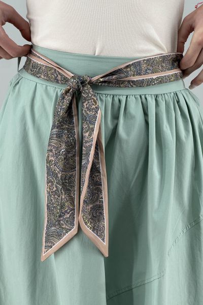 Пола в светло зелено