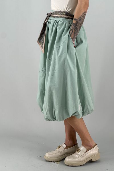 Пола в светло зелено