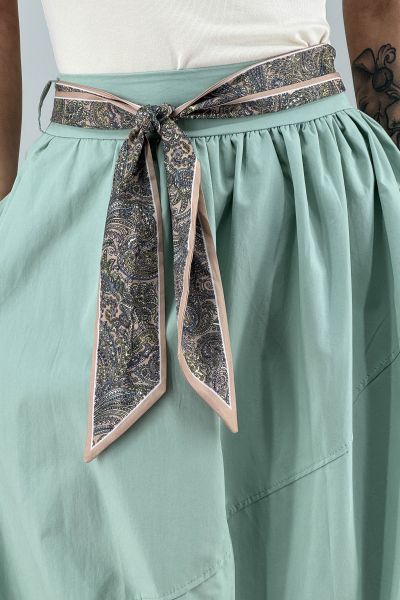 Пола в светло зелено