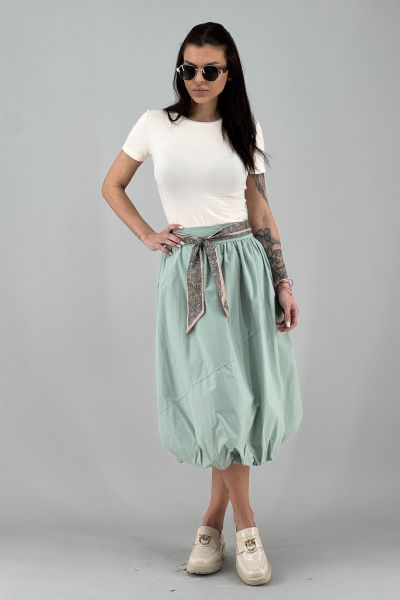 Пола в светло зелено