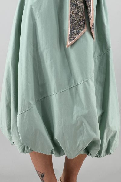 Пола в светло зелено