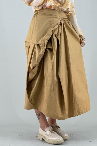 Пола в светло кафяво