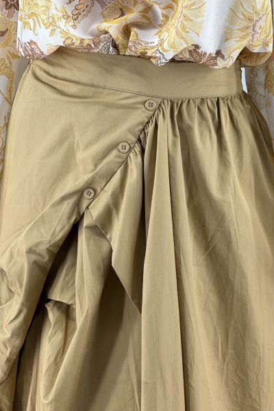 Пола в светло кафяво