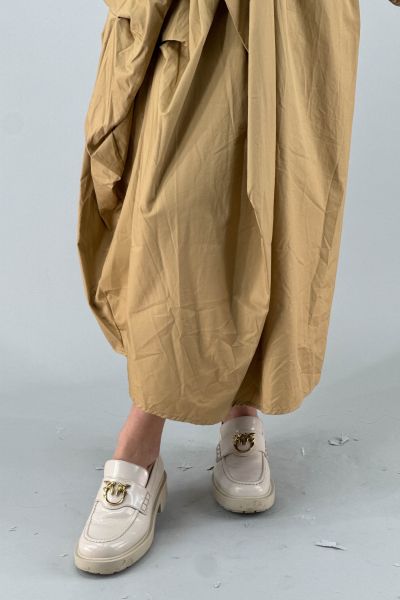 Пола в светло кафяво